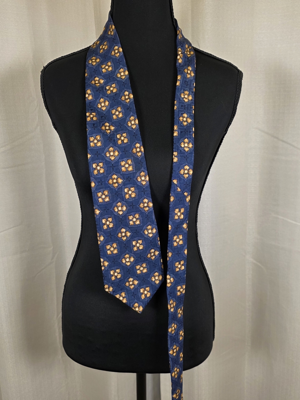 Tom James Vintage Silk Floral Medallion Wide Tie Blue Gold 90s